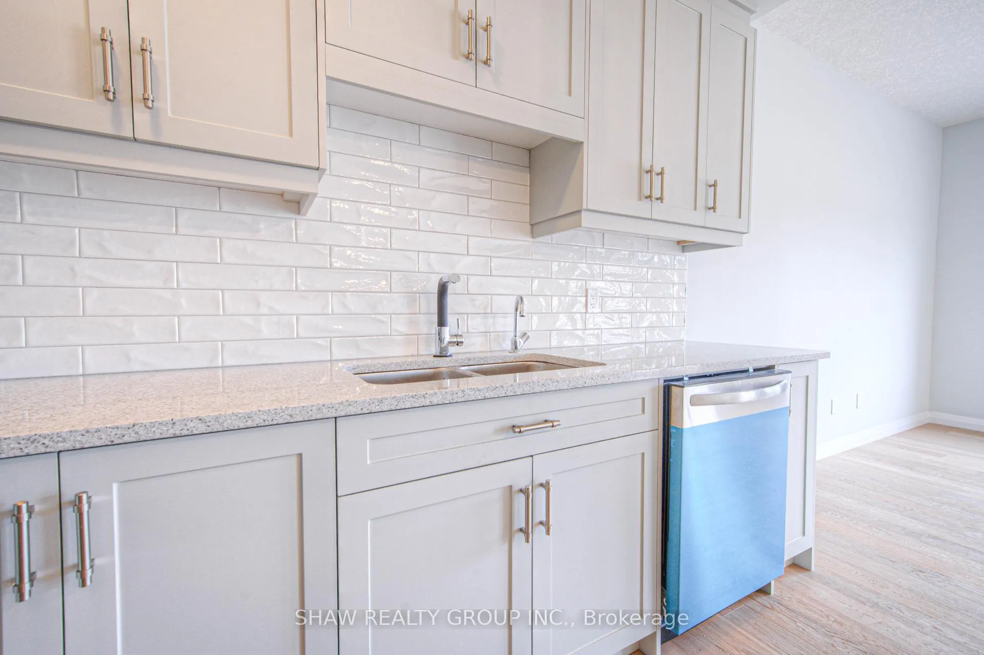Photo 11 of 246 Green Gate Boulevard, Cambridge — HOMEH