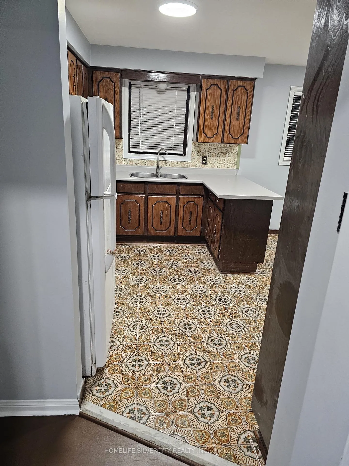 Photo 3 of 27 Prouse Drive, Brampton, Brampton North — HOMEH