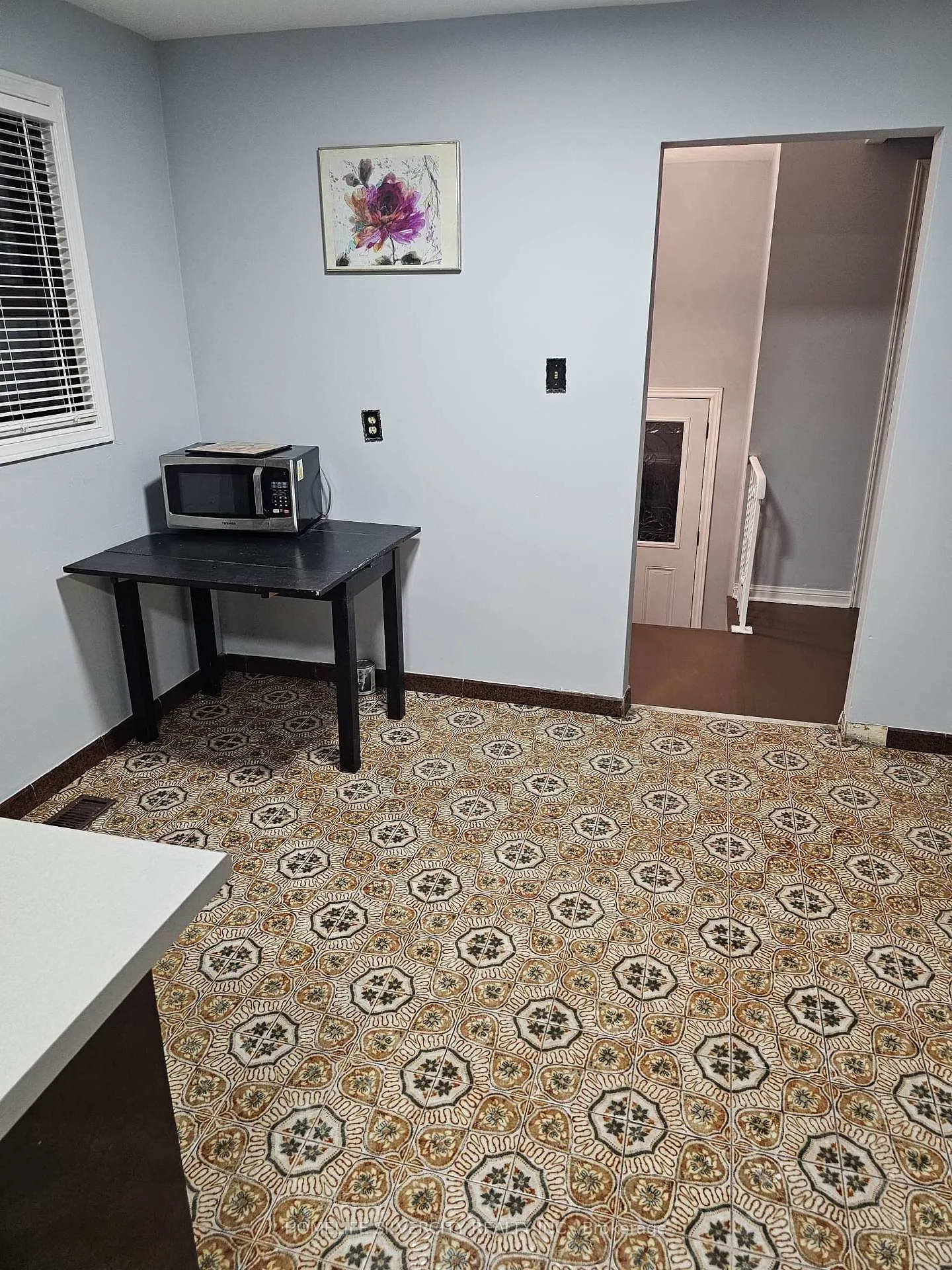 Photo 4 of 27 Prouse Drive, Brampton, Brampton North — HOMEH