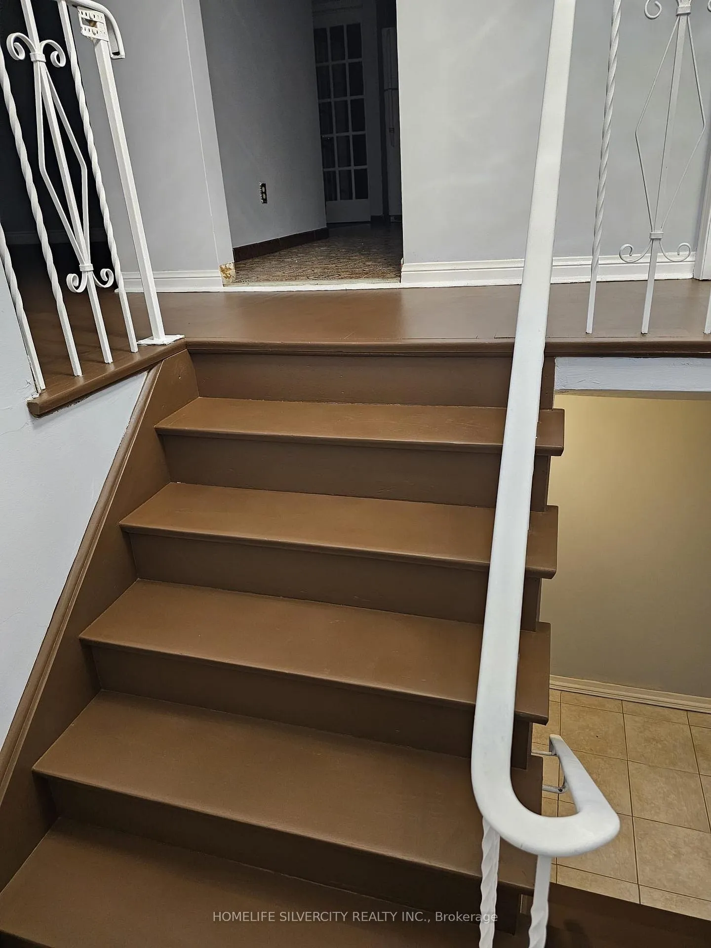 Photo 5 of 27 Prouse Drive, Brampton, Brampton North — HOMEH