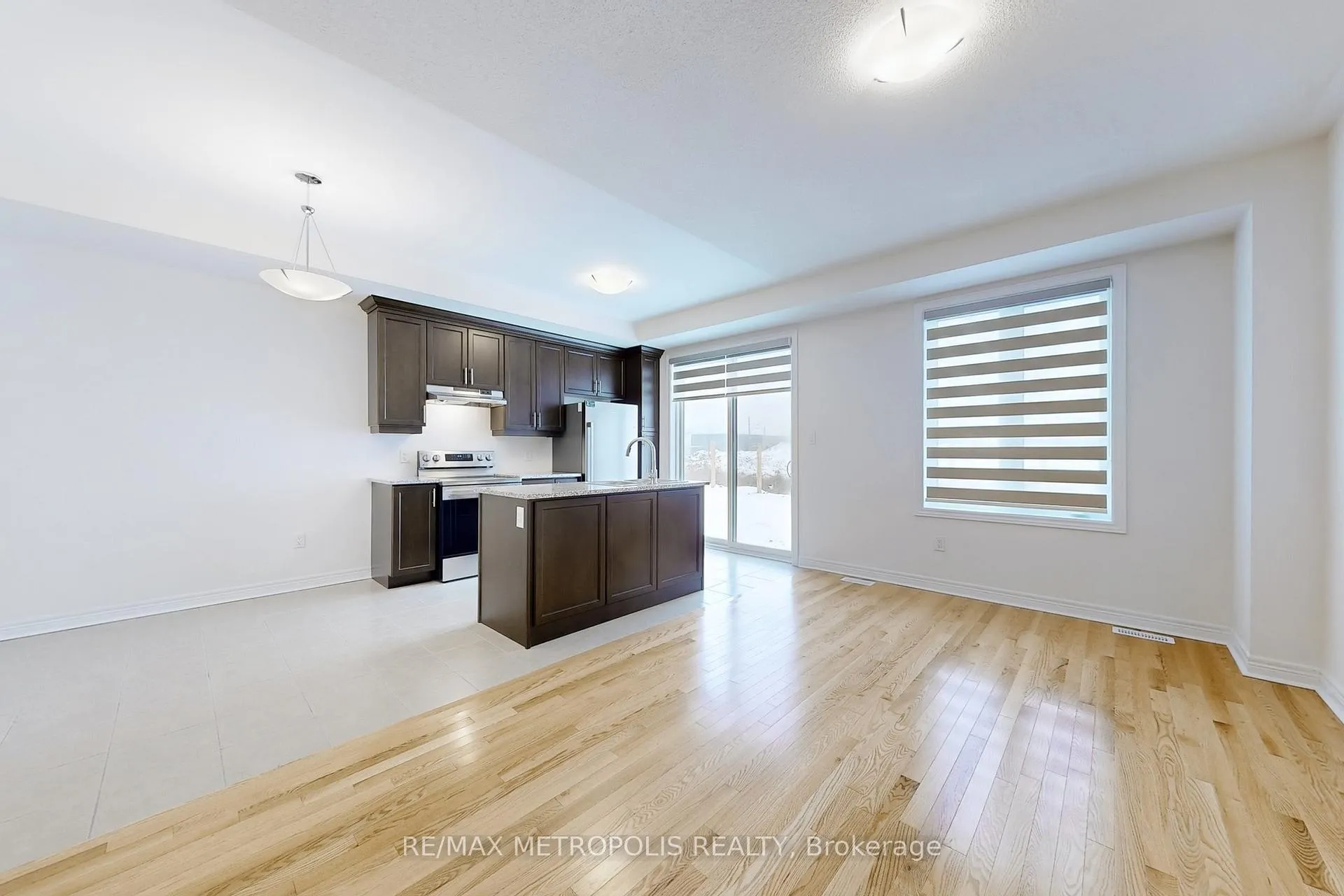 Photo 2 of 144 Mumbai Drive, Markham, Middlefield — HOMEH