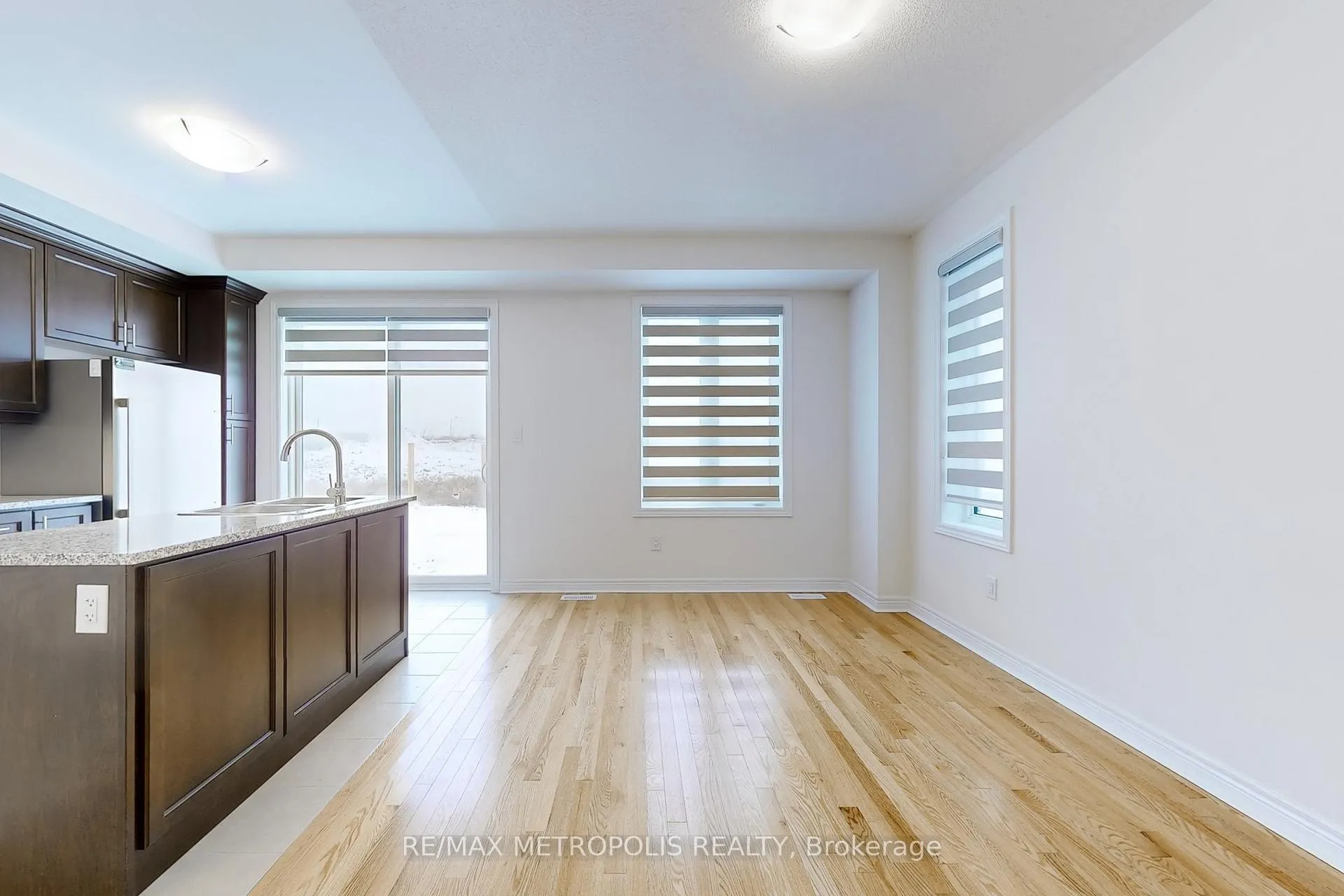 Photo 3 of 144 Mumbai Drive, Markham, Middlefield — HOMEH