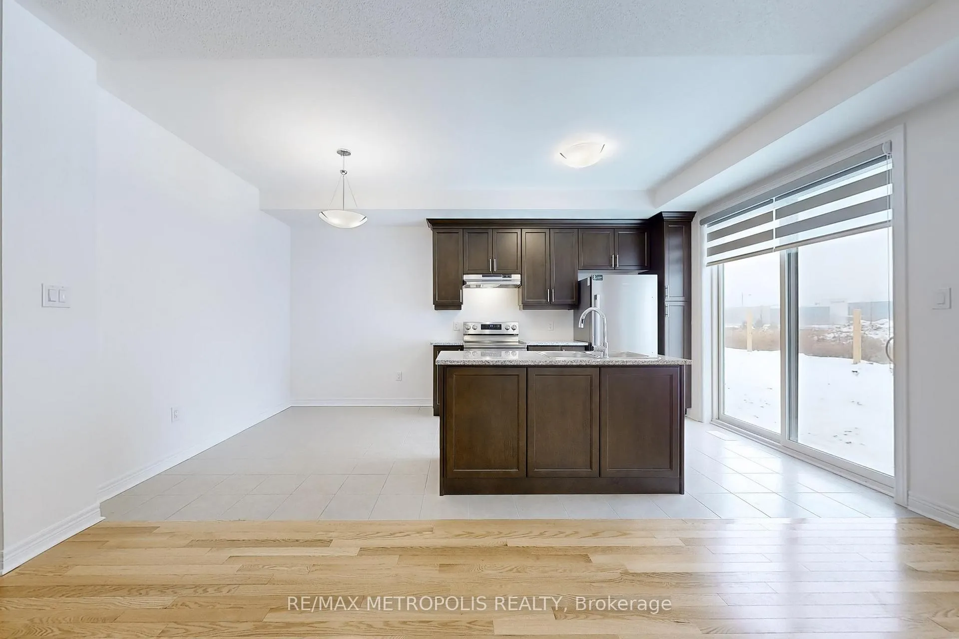 Photo 4 of 144 Mumbai Drive, Markham, Middlefield — HOMEH