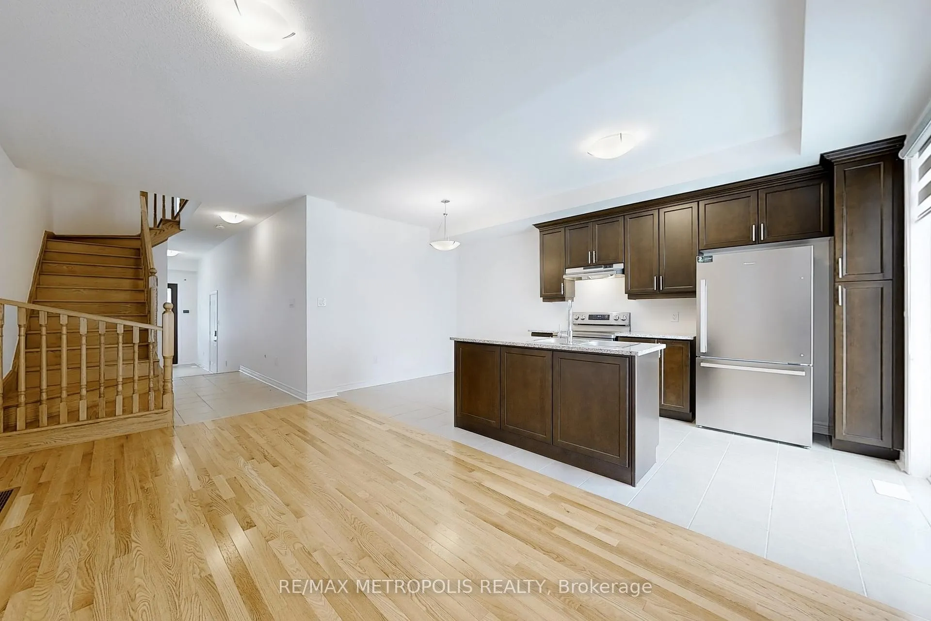 Photo 5 of 144 Mumbai Drive, Markham, Middlefield — HOMEH