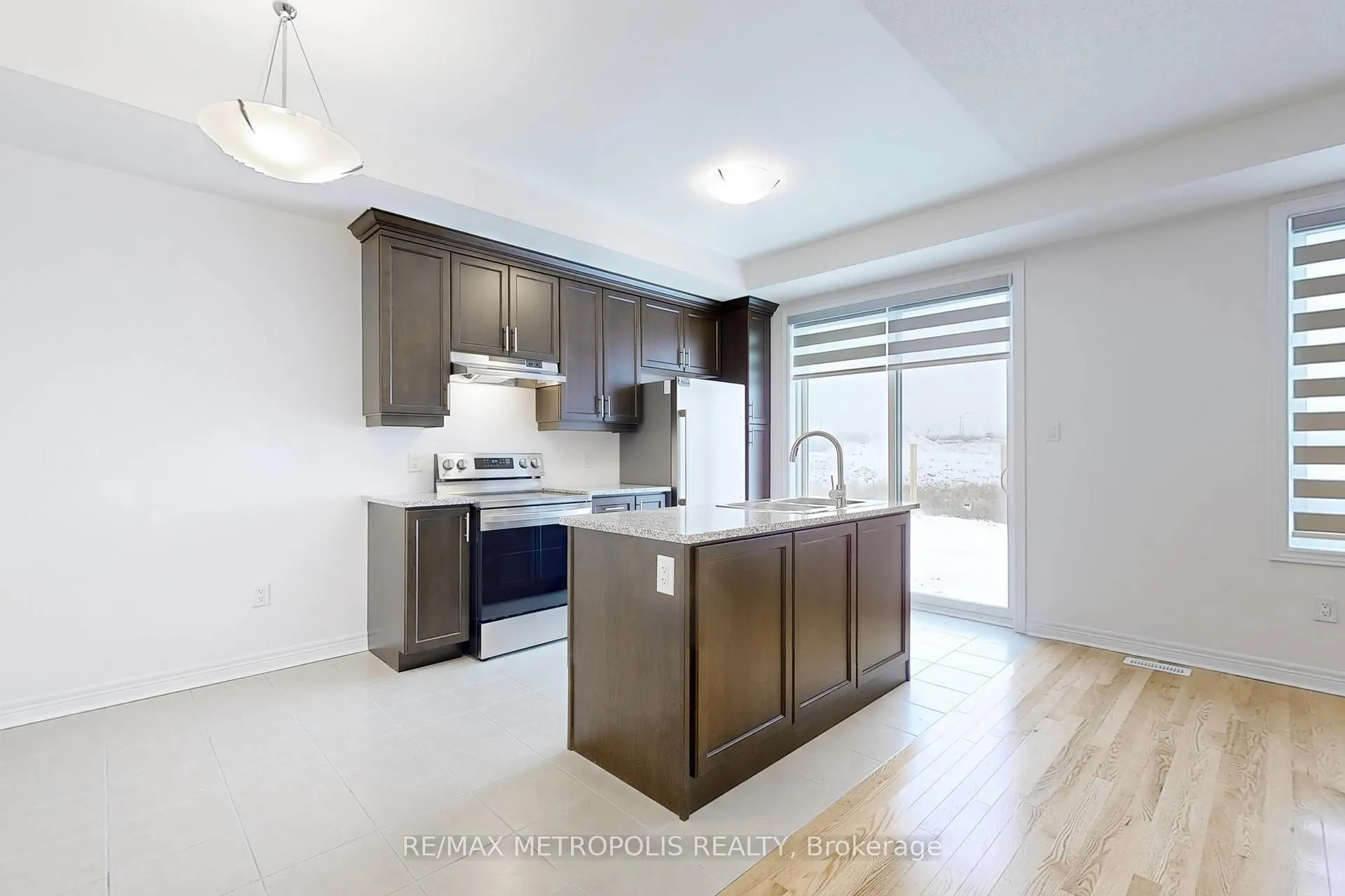 Photo 6 of 144 Mumbai Drive, Markham, Middlefield — HOMEH