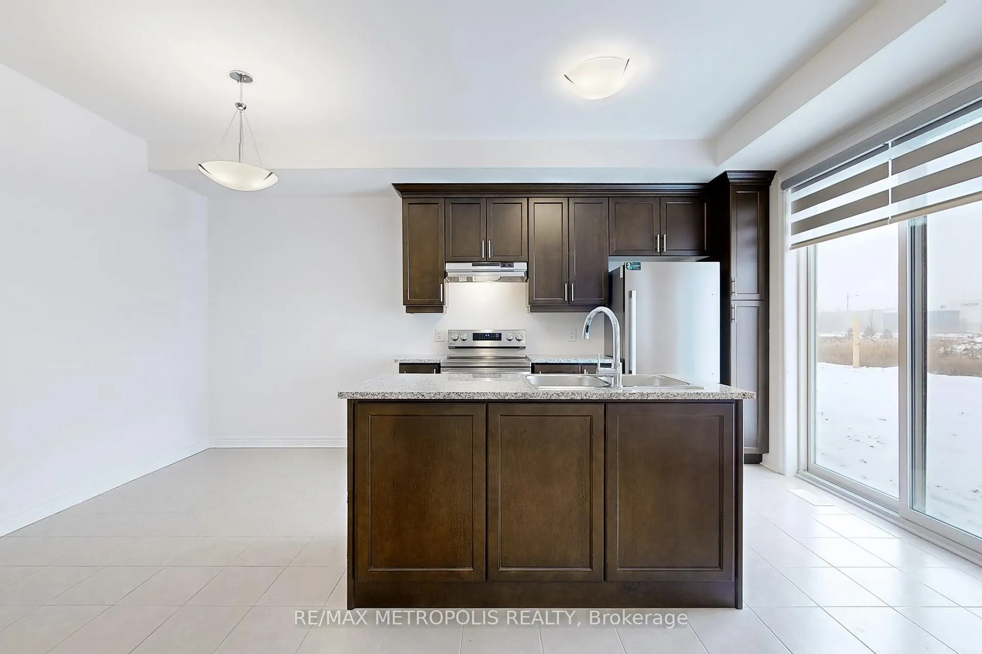 Photo 7 of 144 Mumbai Drive, Markham, Middlefield — HOMEH