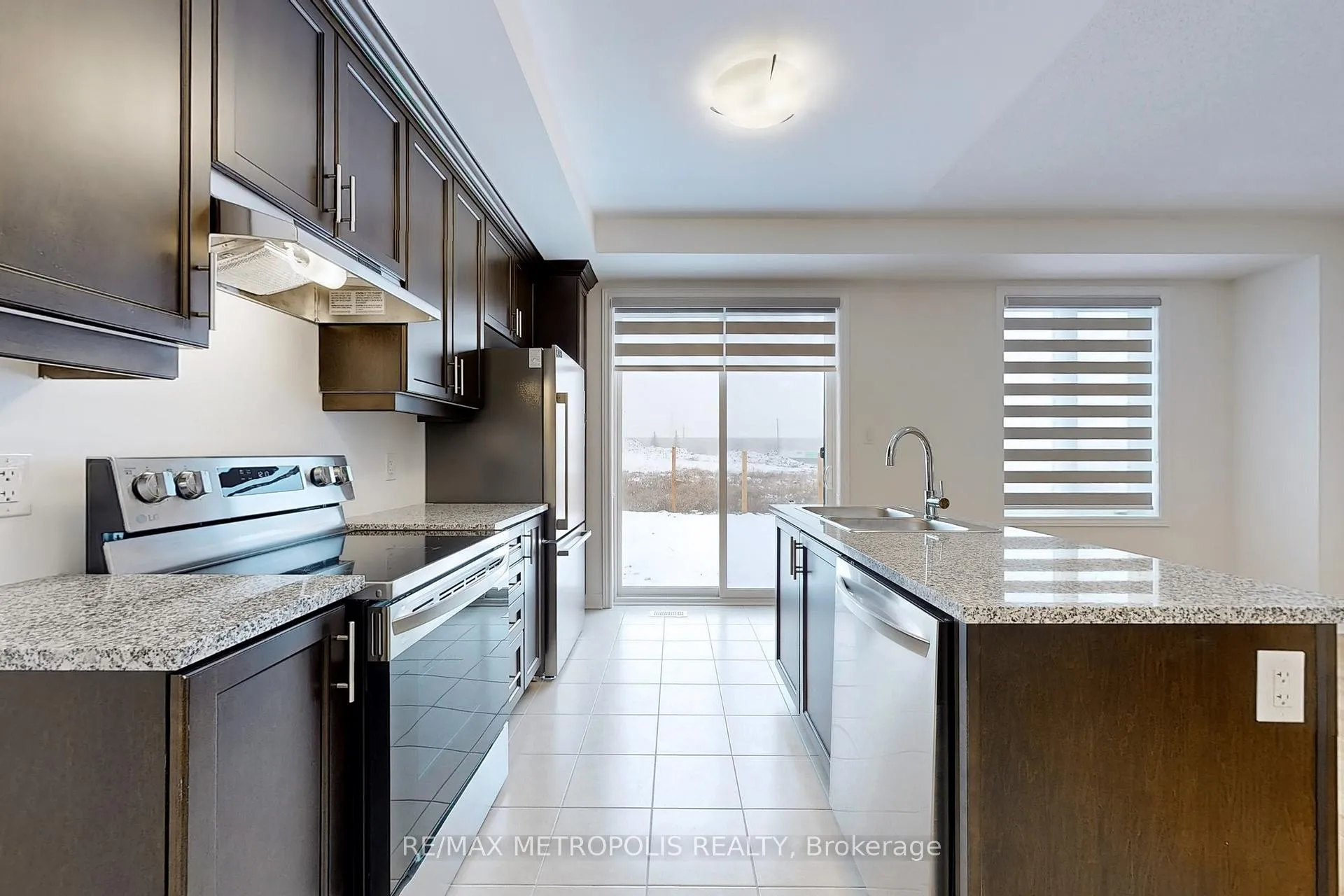 Photo 9 of 144 Mumbai Drive, Markham, Middlefield — HOMEH