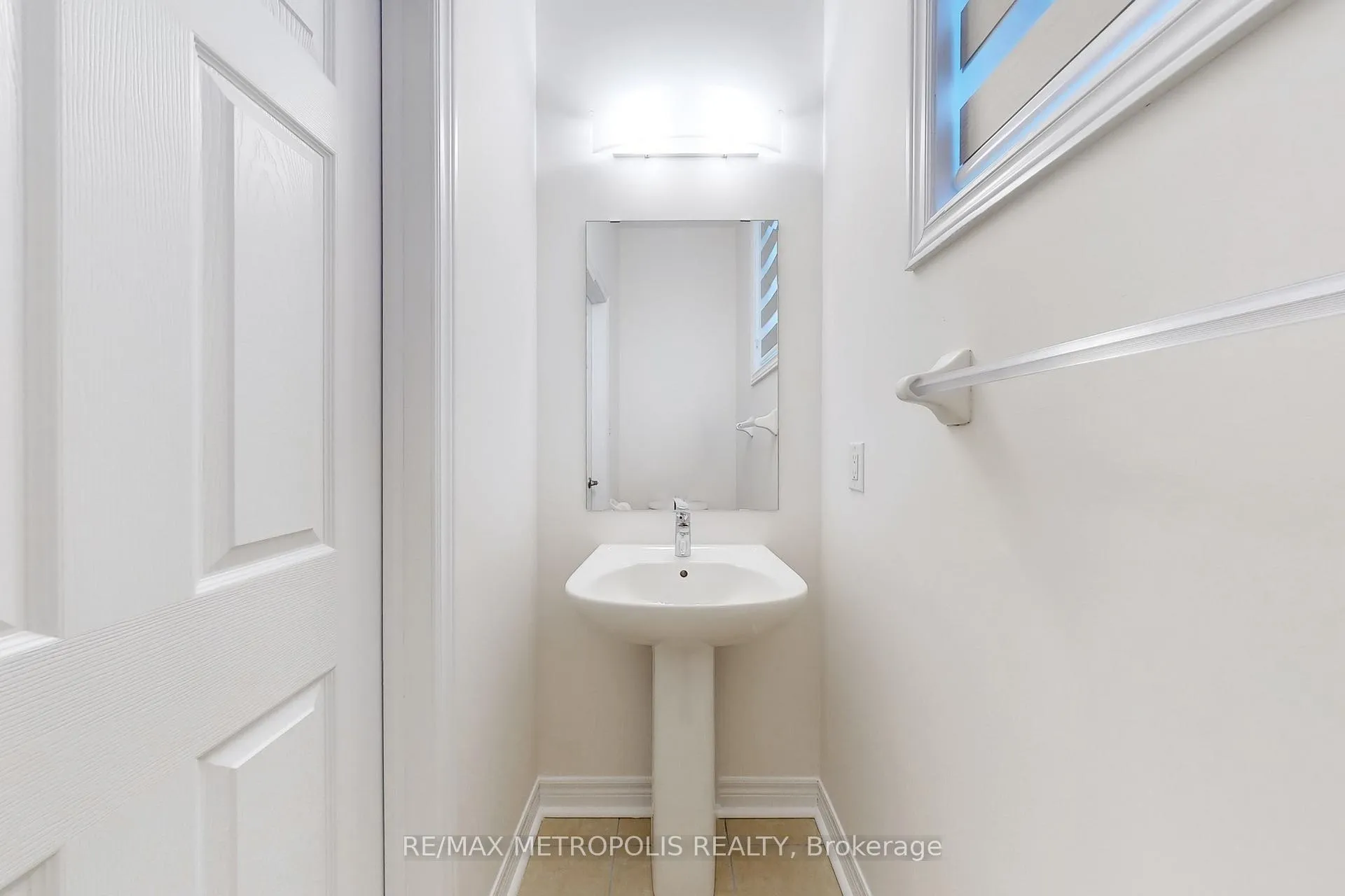 Photo 13 of 144 Mumbai Drive, Markham, Middlefield — HOMEH
