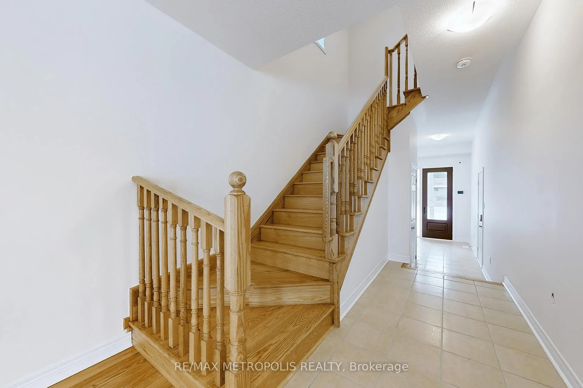 Photo 14 of 144 Mumbai Drive, Markham, Middlefield — HOMEH