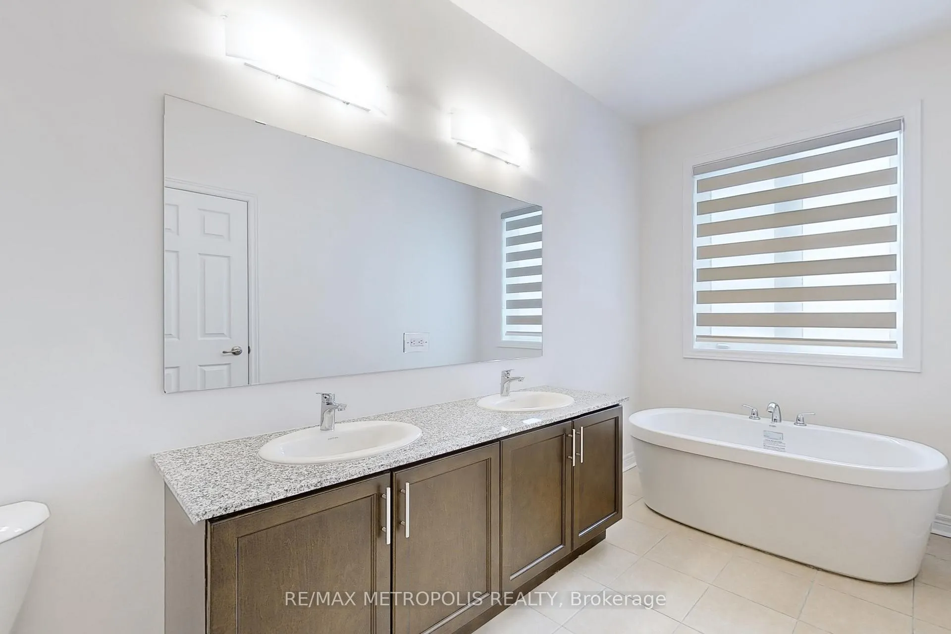 Photo 18 of 144 Mumbai Drive, Markham, Middlefield — HOMEH