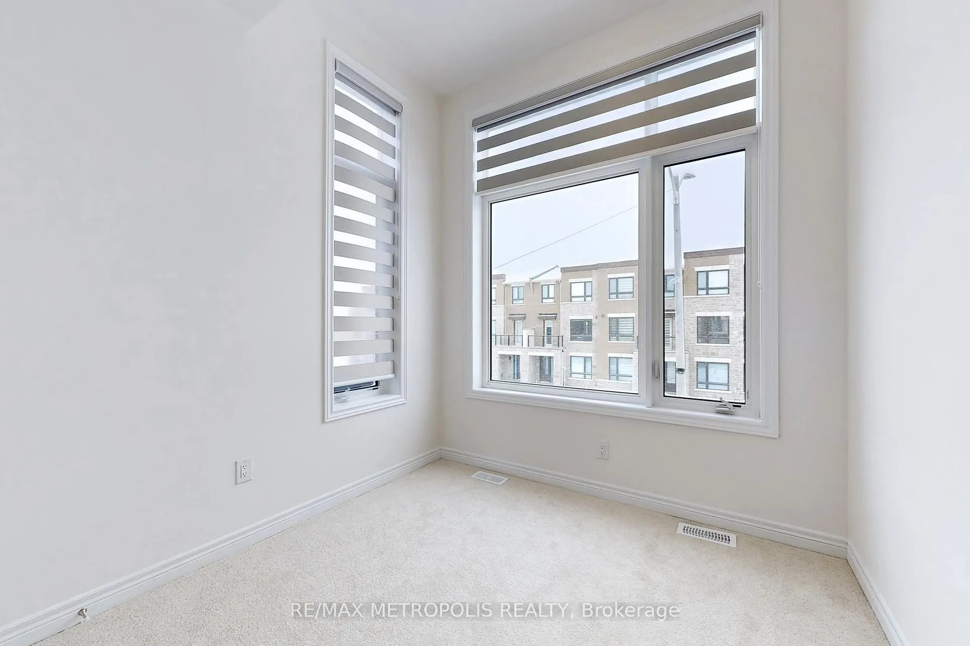 Photo 24 of 144 Mumbai Drive, Markham, Middlefield — HOMEH