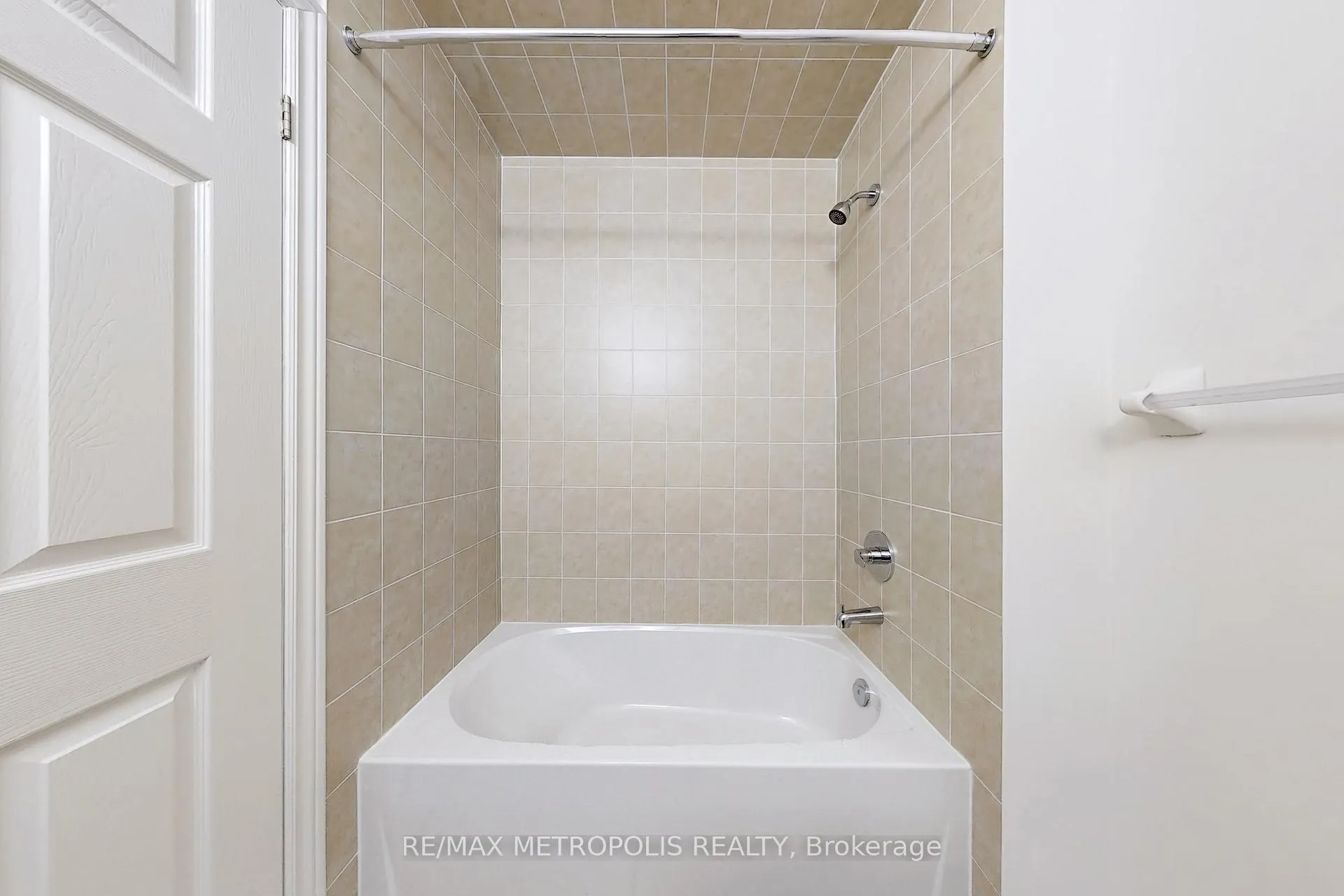 Photo 28 of 144 Mumbai Drive, Markham, Middlefield — HOMEH