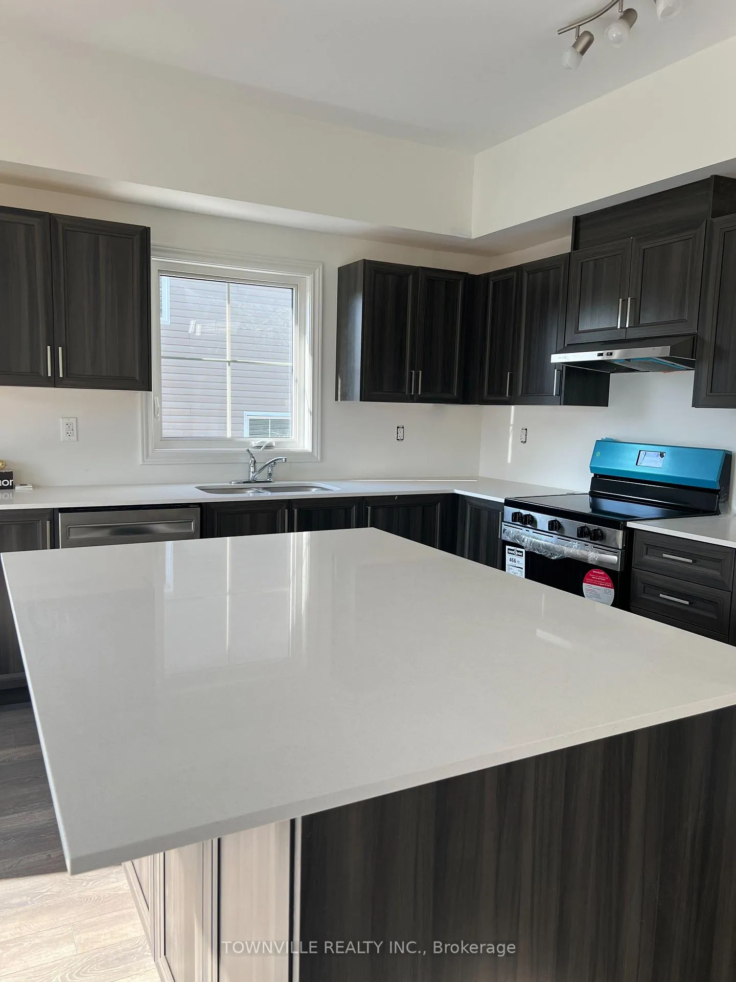 Photo 5 of 21 Bradden Crescent, Belleville — HOMEH