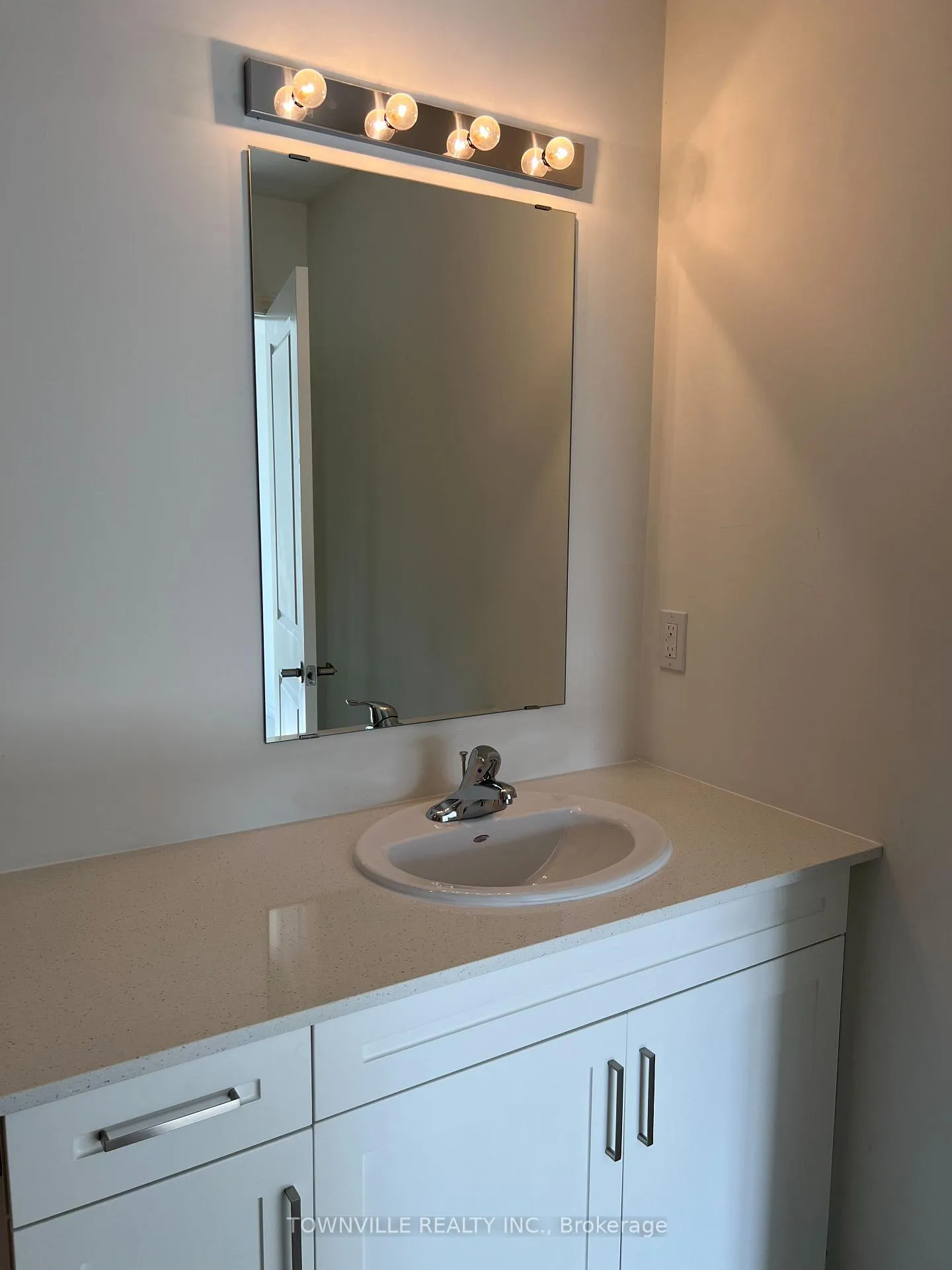 Photo 7 of 21 Bradden Crescent, Belleville — HOMEH