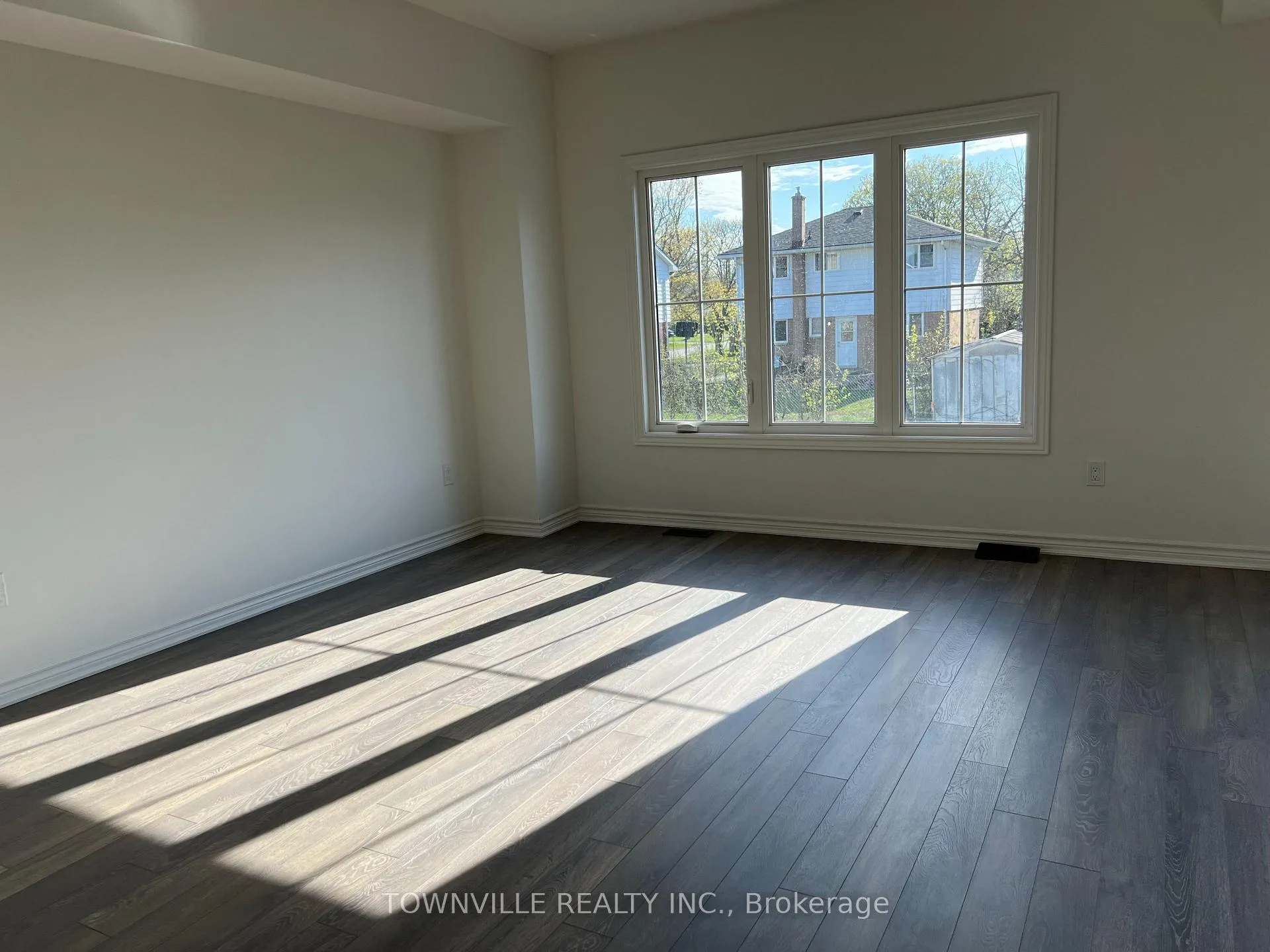 Photo 12 of 21 Bradden Crescent, Belleville — HOMEH