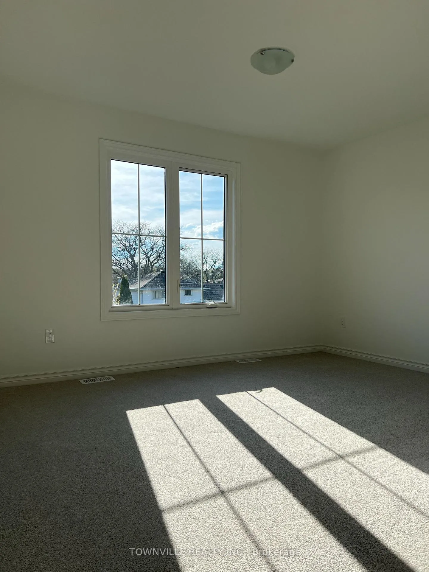Photo 15 of 21 Bradden Crescent, Belleville — HOMEH