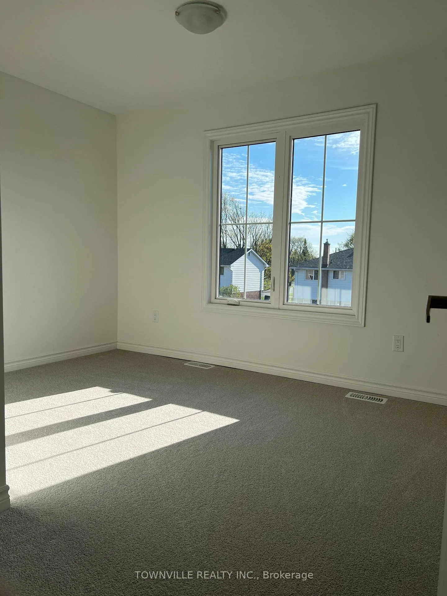 Photo 16 of 21 Bradden Crescent, Belleville — HOMEH