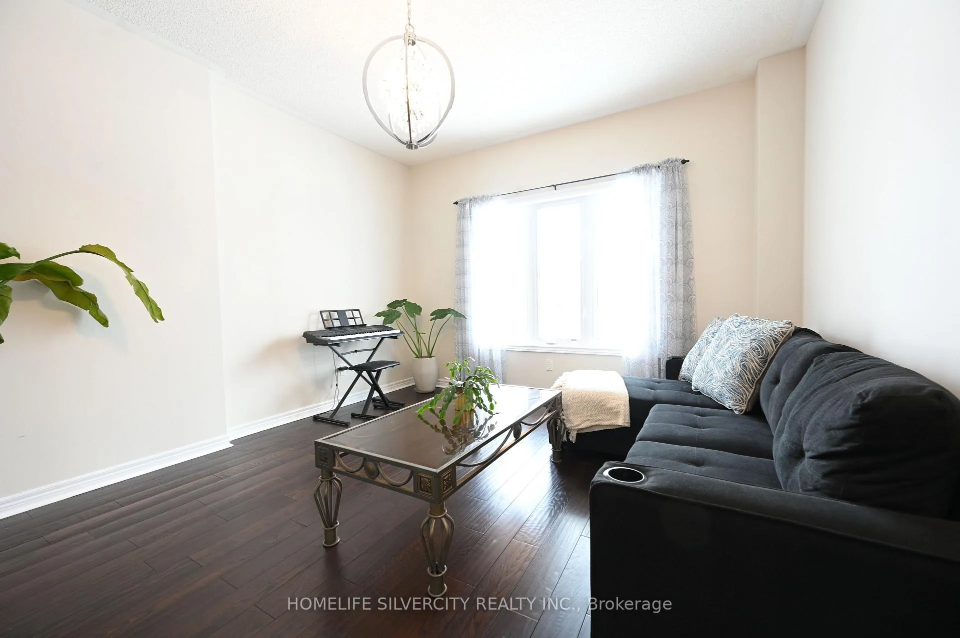 Photo 3 of 6 Truscott Avenue, Georgina, Keswick South — HOMEH