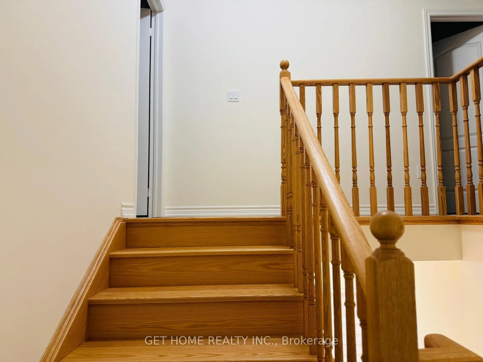 Photo 7 of Unit Main, 964 Rexton Drive, Oshawa, Kedron — HOMEH