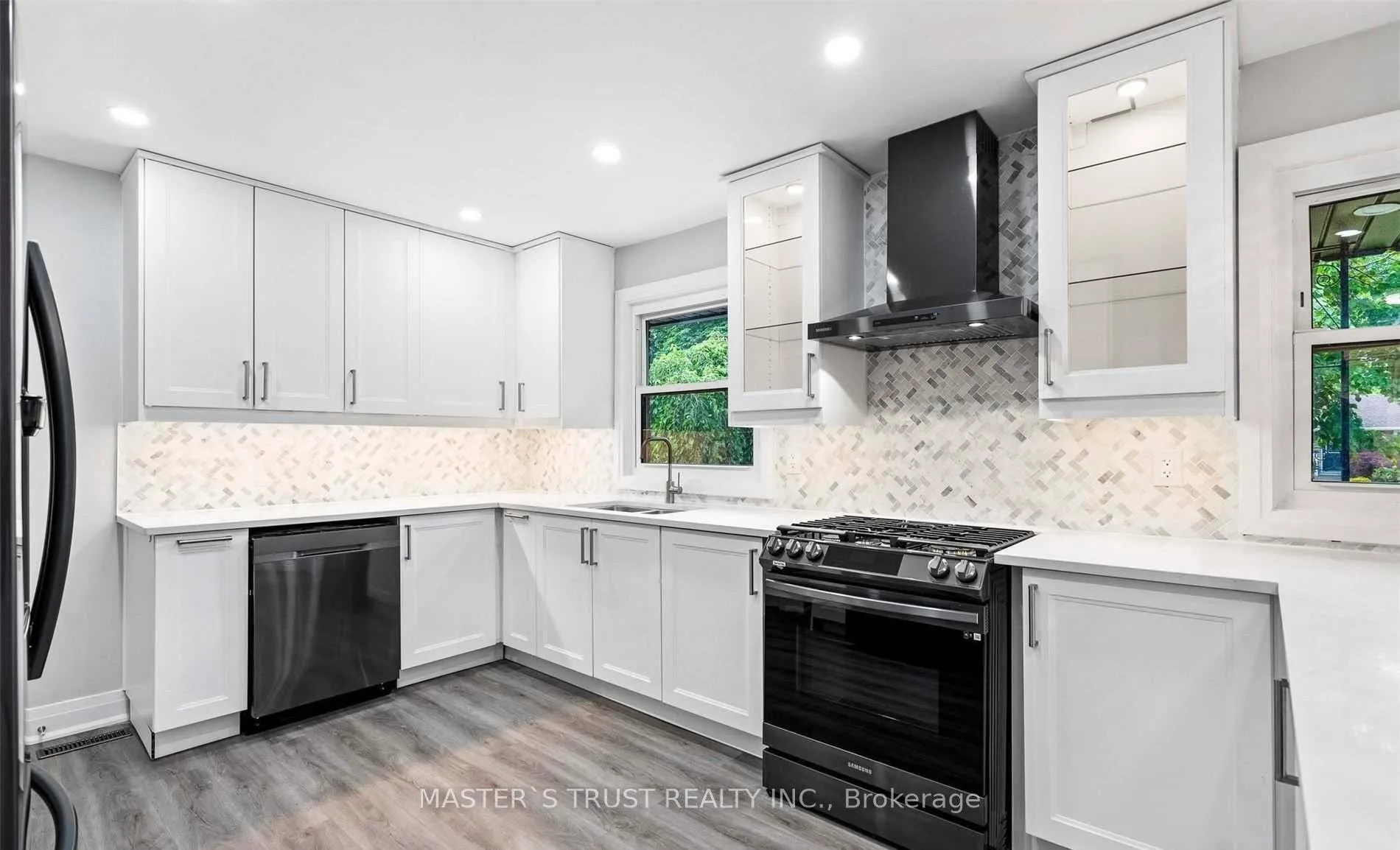 Photo 12 of 25 Spring garden Boulevard, St. Catharines, Lakeshore — HOMEH