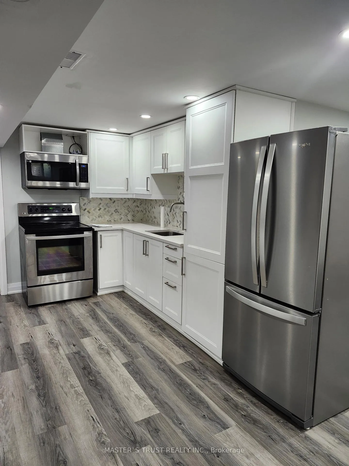 Photo 13 of 25 Spring garden Boulevard, St. Catharines, Lakeshore — HOMEH