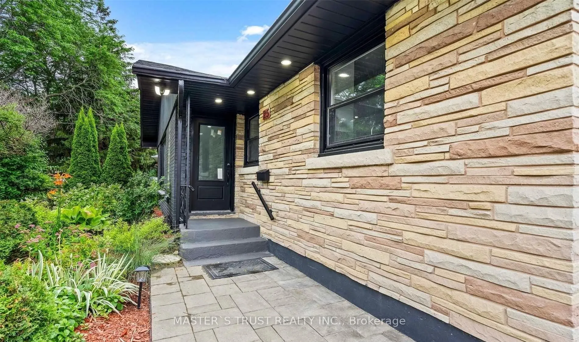 Photo 14 of 25 Spring garden Boulevard, St. Catharines, Lakeshore — HOMEH