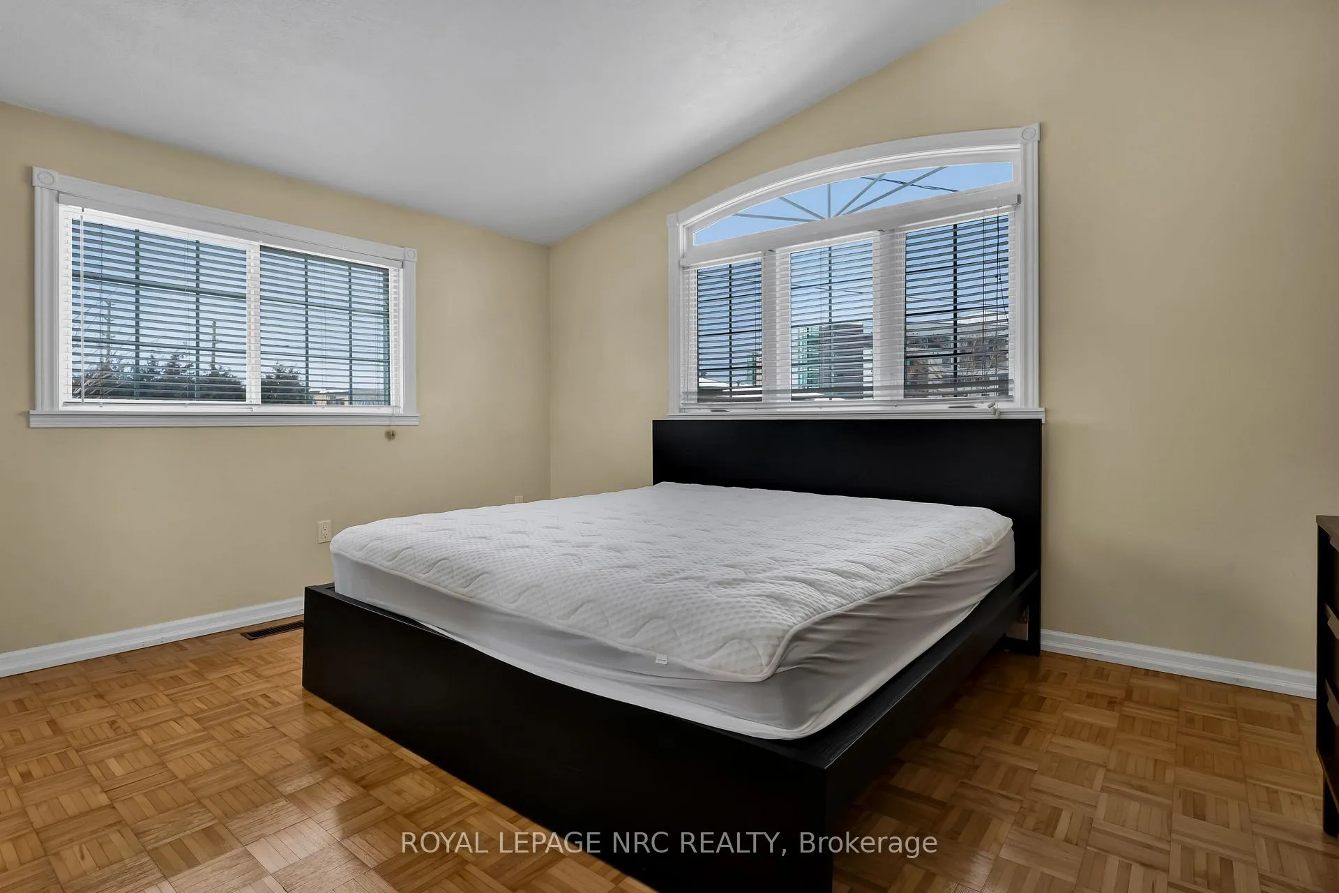 Photo 8 of 10 Cecil Street, St. Catharines, Lakeport — HOMEH