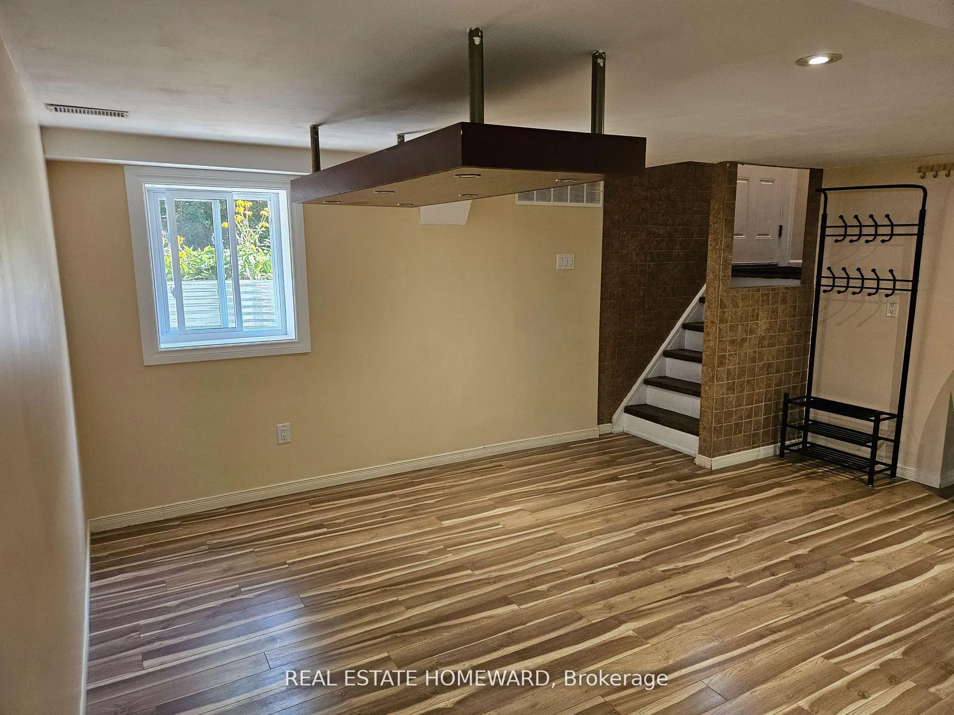 Photo 2 of Unit Lower, 1405 Garvolin Avenue, Pickering, Bay Ridges — HOMEH