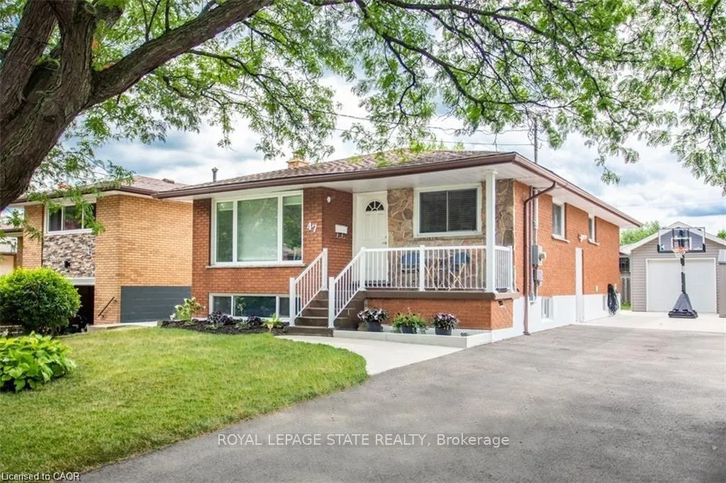 Photo 2 of 47 Atwater Crescent, Hamilton, Rolston — HOMEH