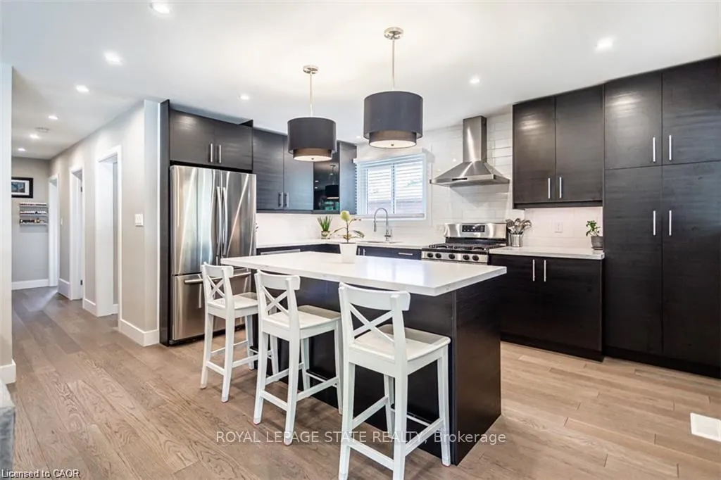 Photo 3 of 47 Atwater Crescent, Hamilton, Rolston — HOMEH