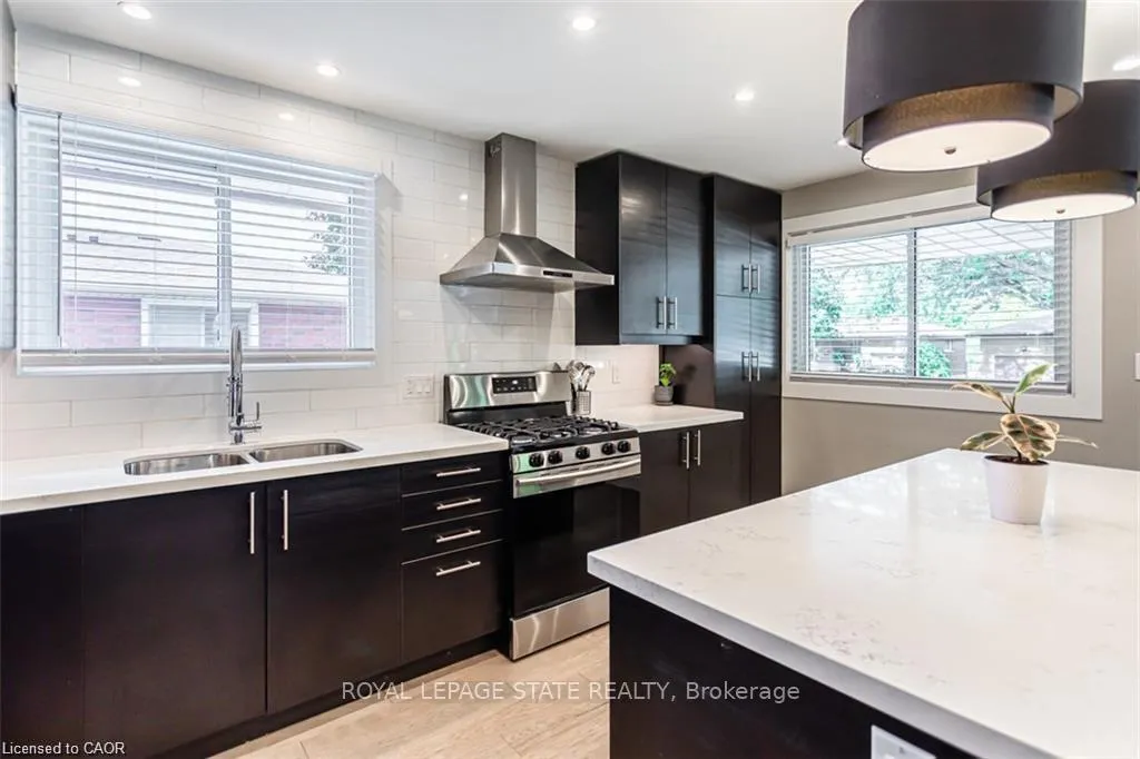 Photo 4 of 47 Atwater Crescent, Hamilton, Rolston — HOMEH