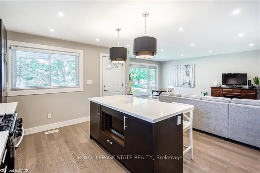 Photo 5 of 47 Atwater Crescent, Hamilton, Rolston — HOMEH