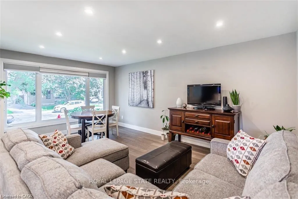 Photo 7 of 47 Atwater Crescent, Hamilton, Rolston — HOMEH