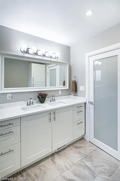 Photo 9 of 47 Atwater Crescent, Hamilton, Rolston — HOMEH