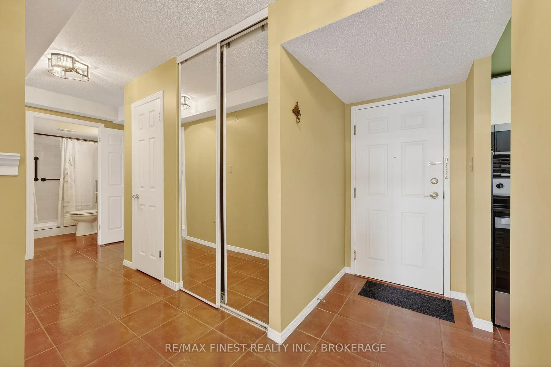 Photo 5 of Unit 402, 675 Davis Dr, Kingston, East Gardiners Rd — HOMEH