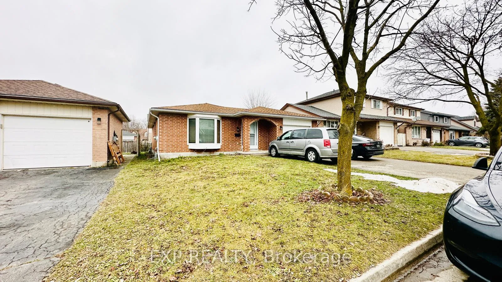 Photo 3 of 111 Scenic Wood Crescent, Kitchener — HOMEH
