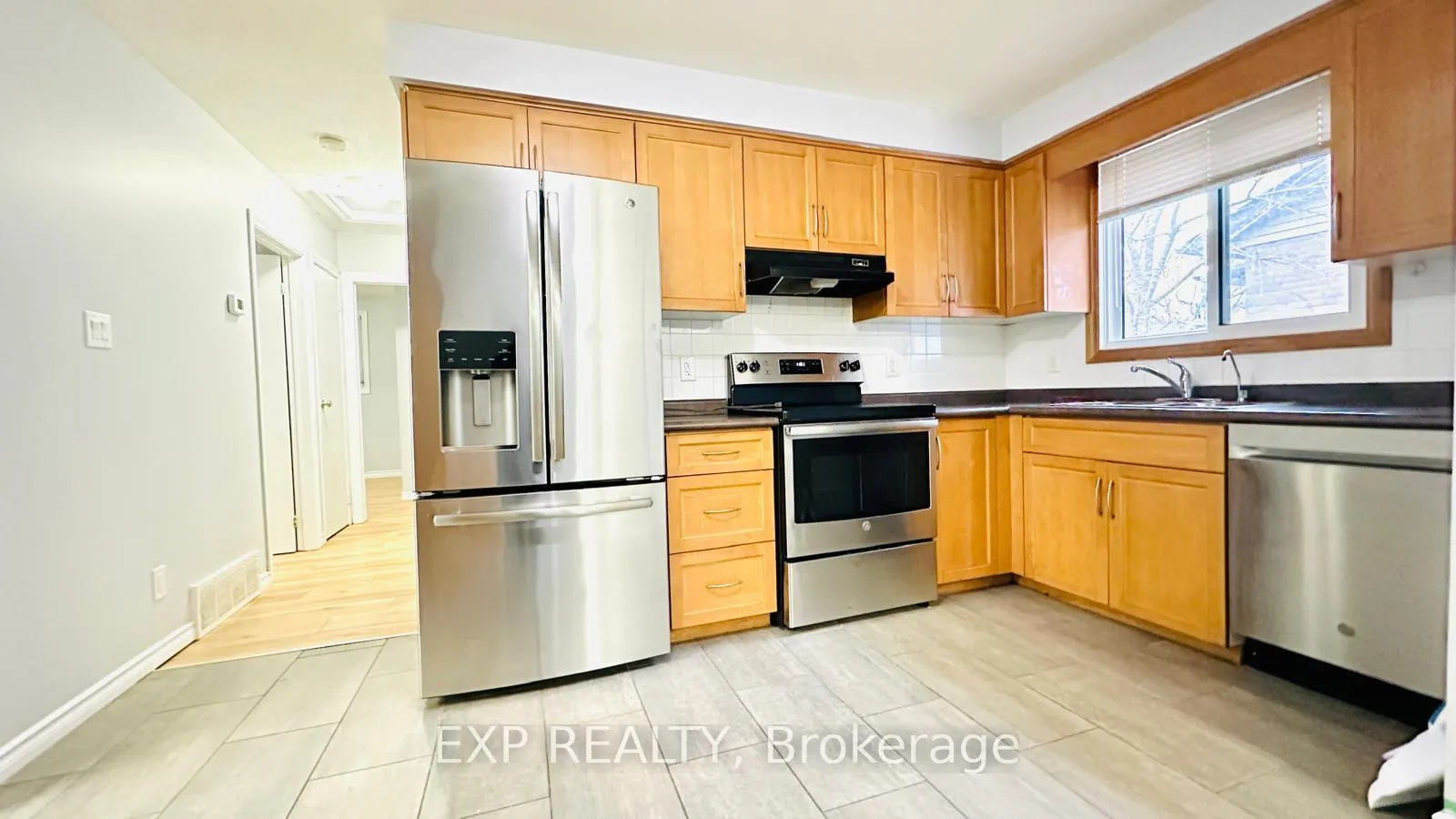 Photo 7 of 111 Scenic Wood Crescent, Kitchener — HOMEH