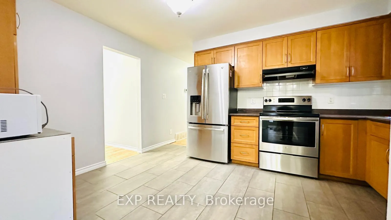 Photo 8 of 111 Scenic Wood Crescent, Kitchener — HOMEH