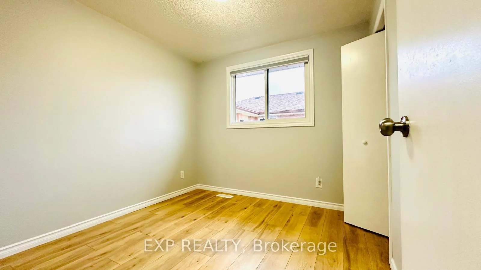 Photo 10 of 111 Scenic Wood Crescent, Kitchener — HOMEH