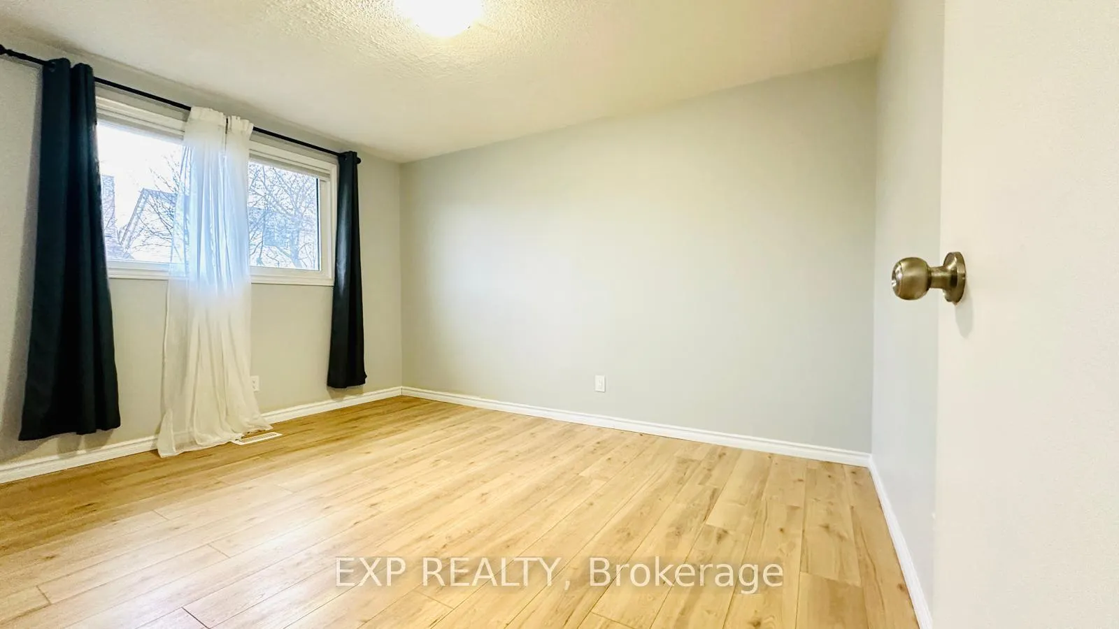 Photo 12 of 111 Scenic Wood Crescent, Kitchener — HOMEH