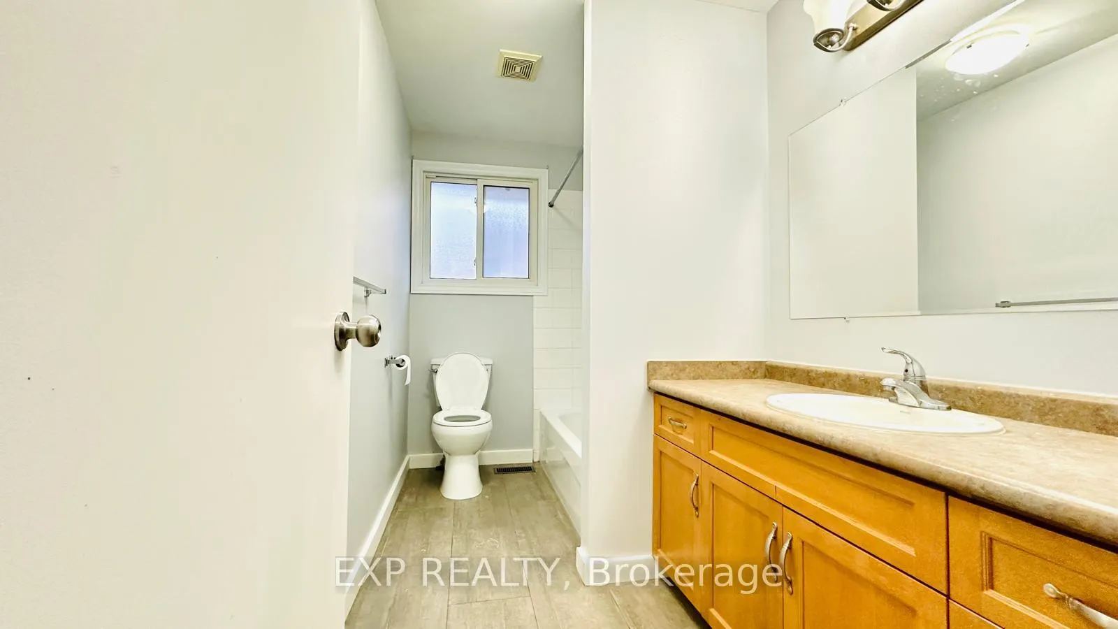 Photo 16 of 111 Scenic Wood Crescent, Kitchener — HOMEH