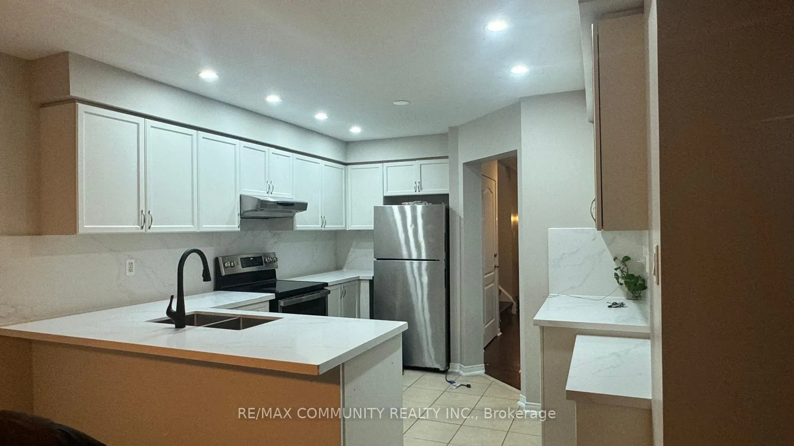 Photo 2 of Unit Main, 66 Mccrimmon Drive, Brampton, Fletcher's Meadow — HOMEH