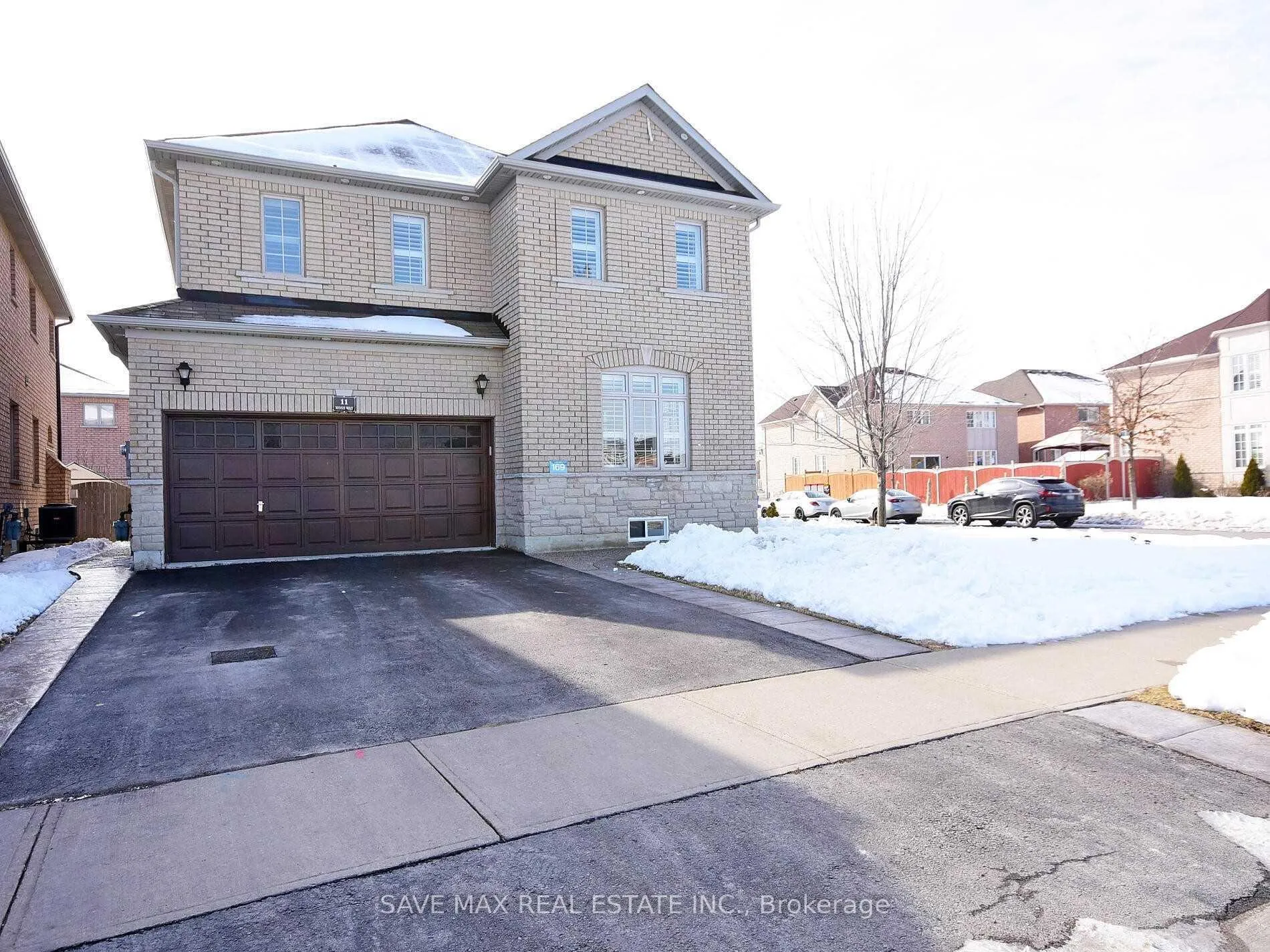 Photo 2 of 11 moss Way, Brampton, Brampton North — HOMEH