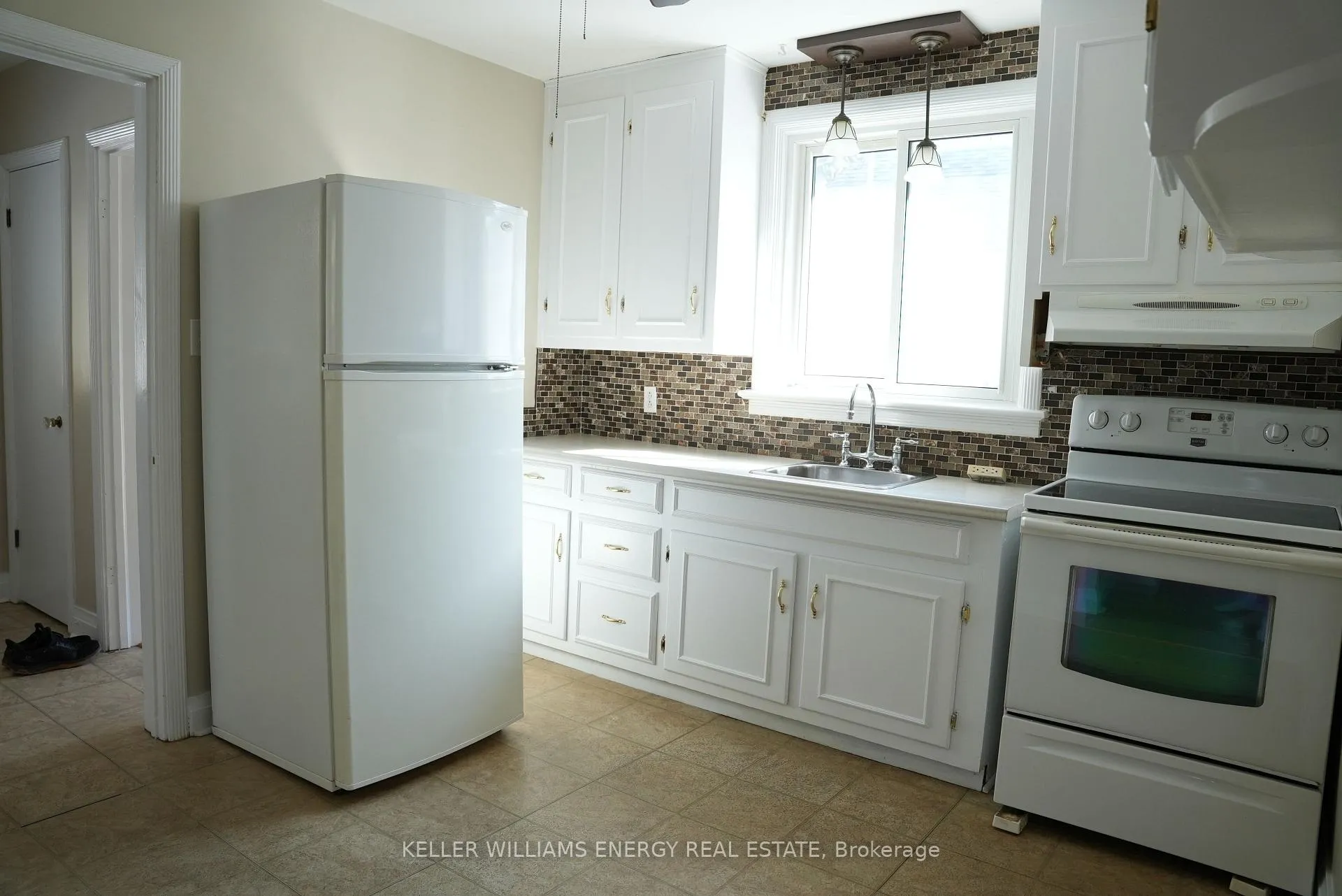 Photo 3 of 1062 Hortop St, Oshawa, Centennial — HOMEH