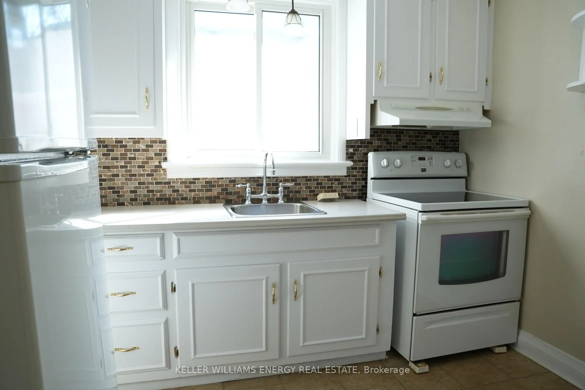 Photo 4 of 1062 Hortop St, Oshawa, Centennial — HOMEH
