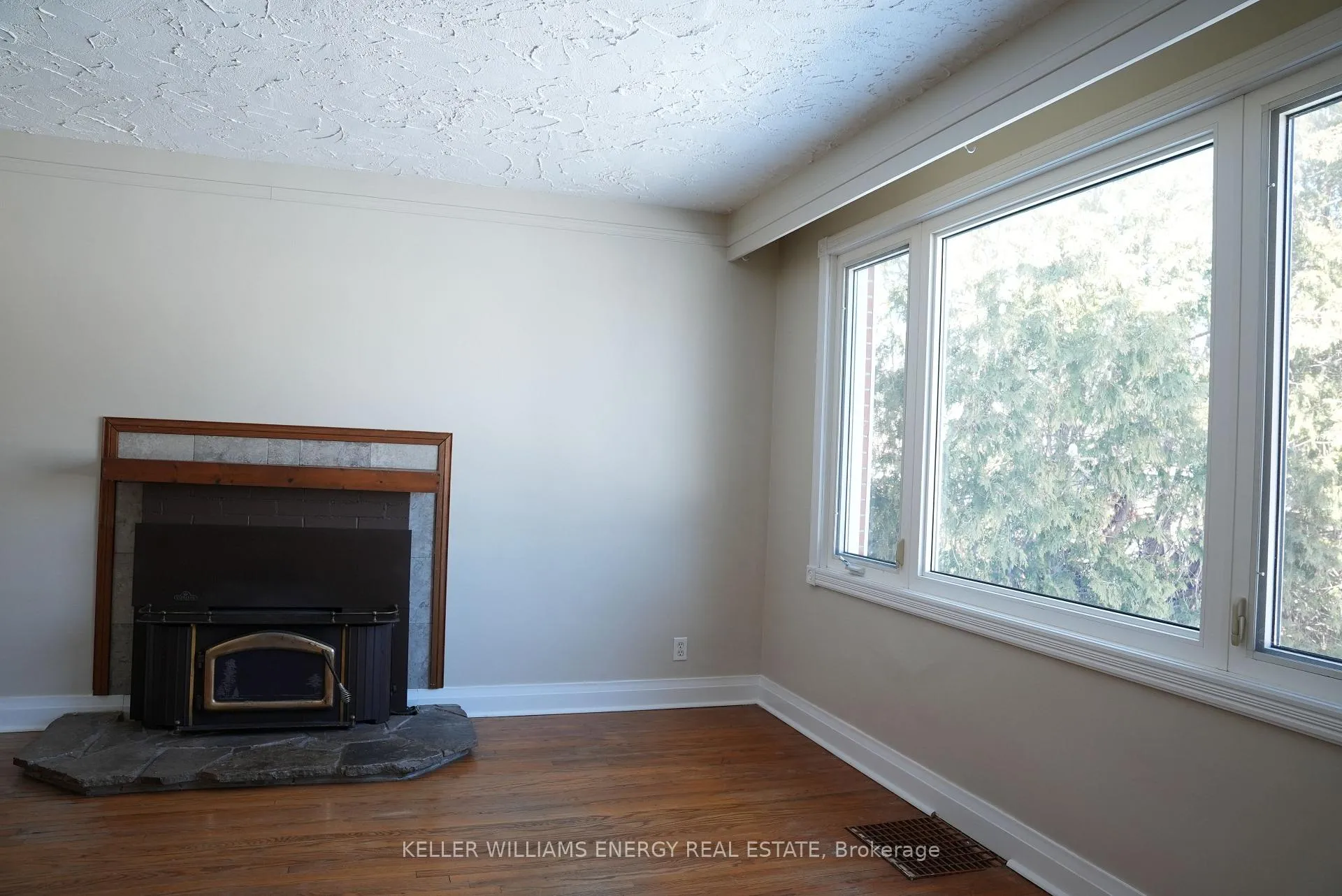 Photo 8 of 1062 Hortop St, Oshawa, Centennial — HOMEH