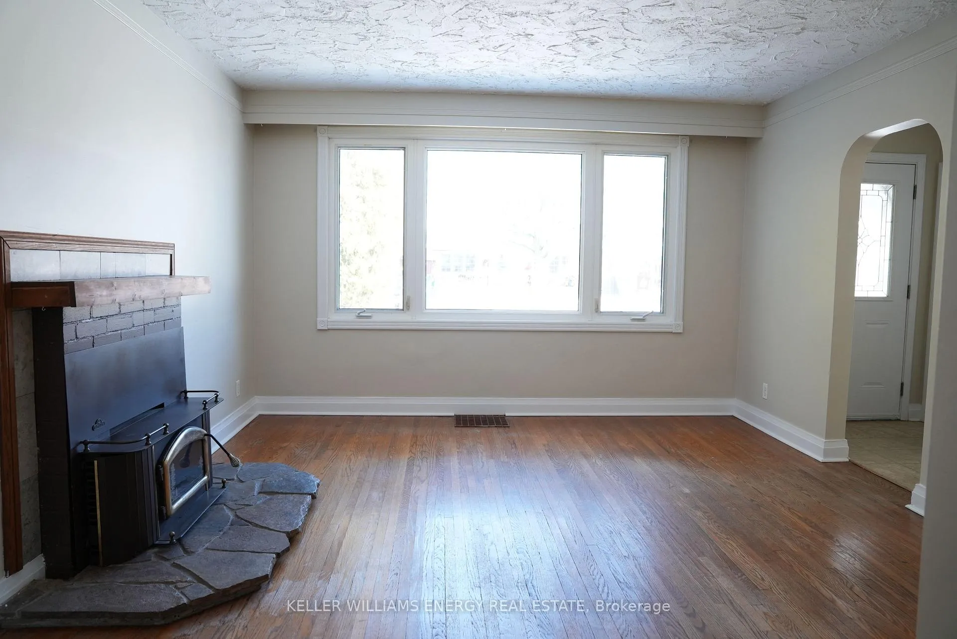 Photo 9 of 1062 Hortop St, Oshawa, Centennial — HOMEH