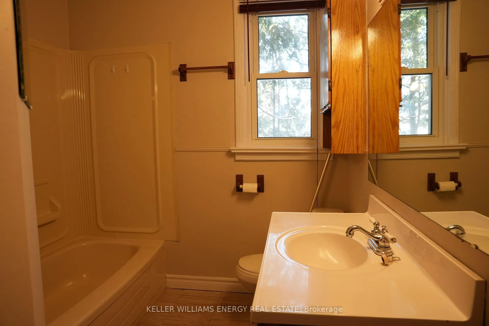 Photo 10 of 1062 Hortop St, Oshawa, Centennial — HOMEH