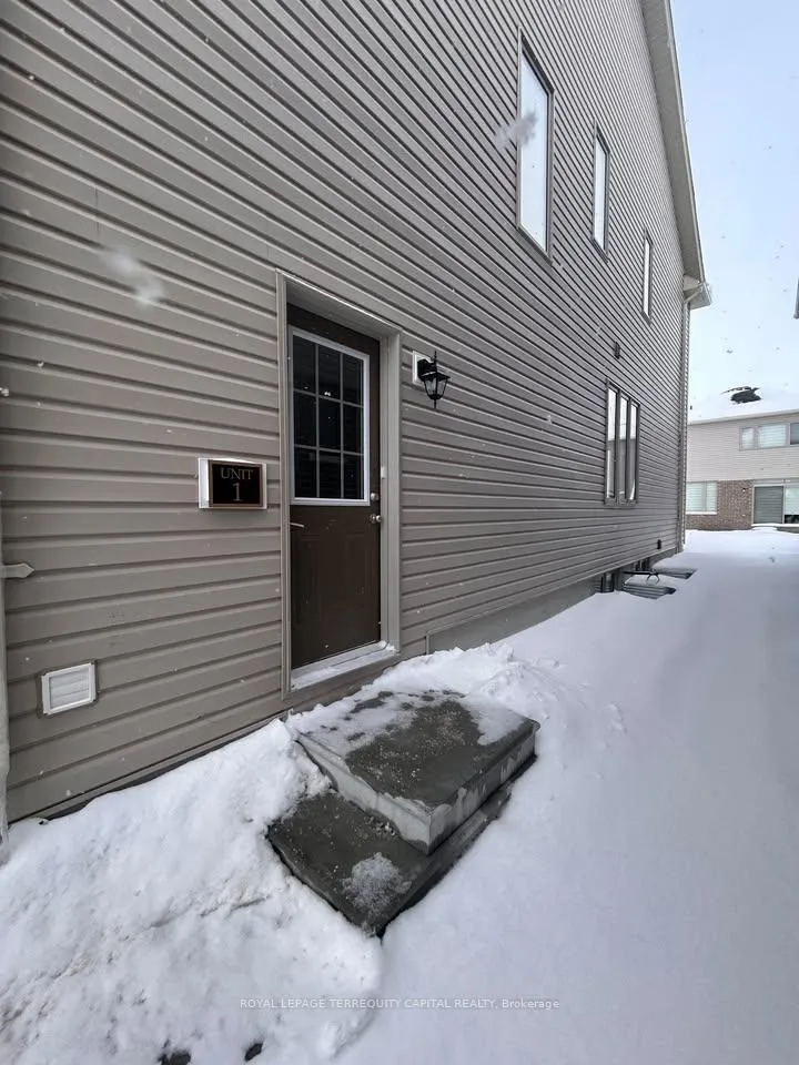 Photo 2 of Unit Lower, 38 Prudhoe Terrace, Barrie, Rural Barrie Southeast — HOMEH