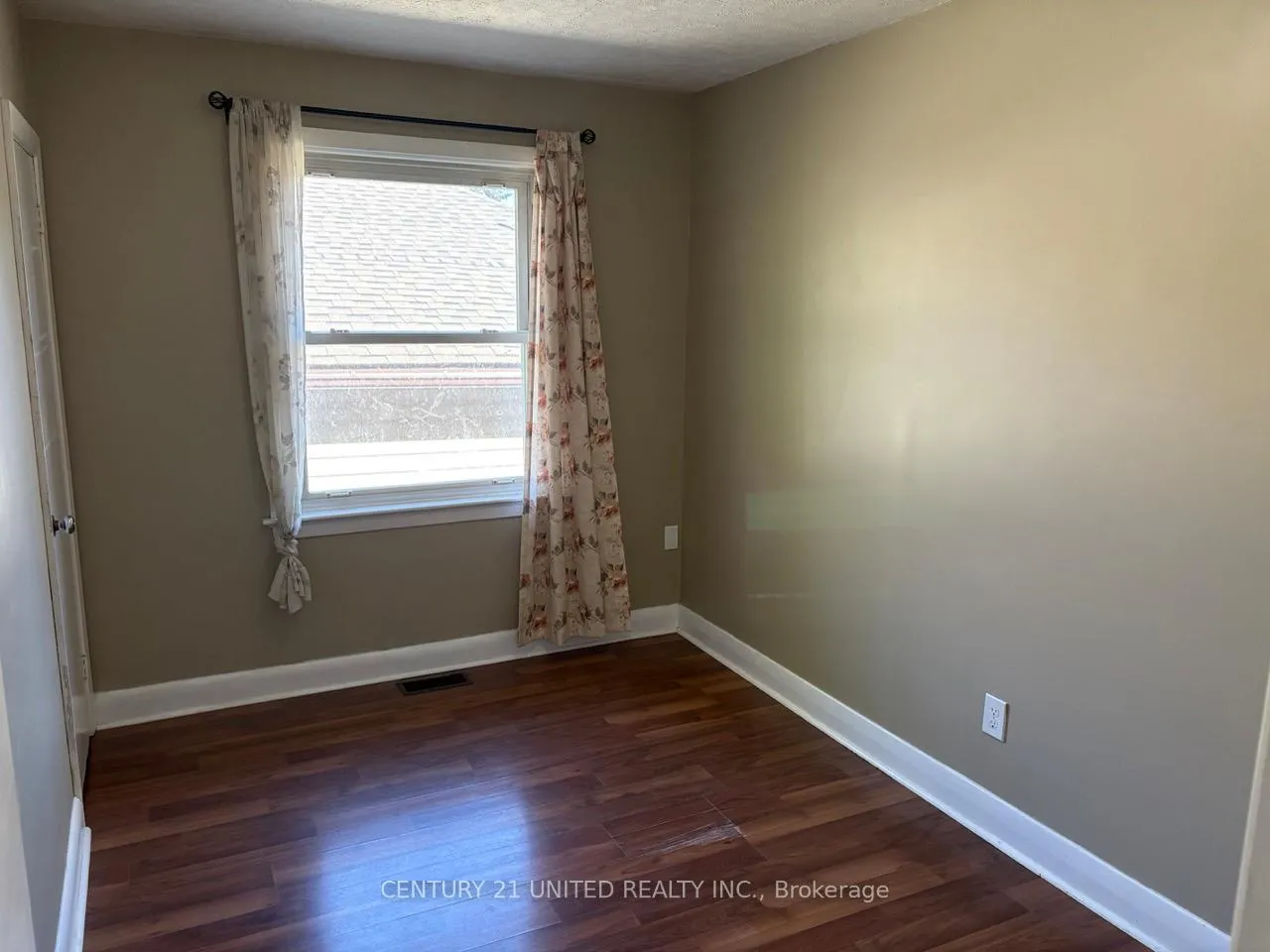 Photo 7 of 378 Aberdeen Avenue, Peterborough, Northcrest Ward 5 — HOMEH